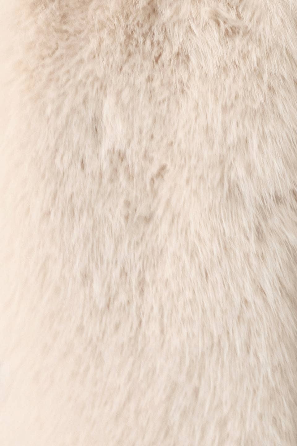 A faux fur sleeveless vest - FJ1522 ECRU