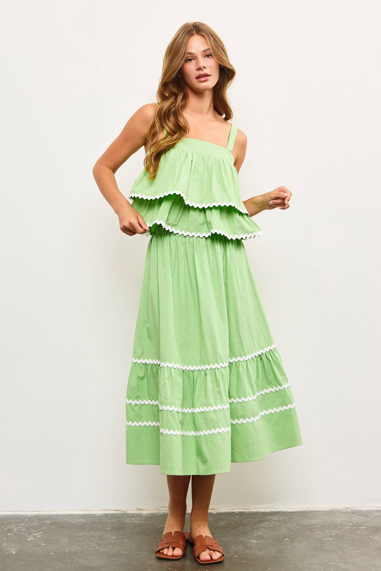 SCALLOP TRIM TIERED SLEEVELESS TOP